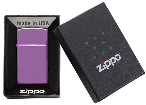 Frontansicht Zippo Feuerzeug Slim High Polish Lila Basismodell in  geöffneter Geschenkverpackung